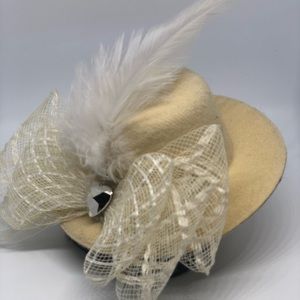 Miniature Kentucky Derby hat clip cream
